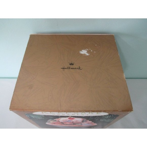 Hallmark Keepsake Magic Special Edition Light Motion Music Victorian Toy Box IOB - Picture 9 of 12